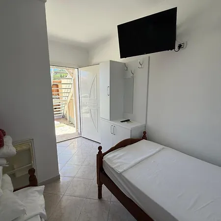 Lalez Hoxha Guest house